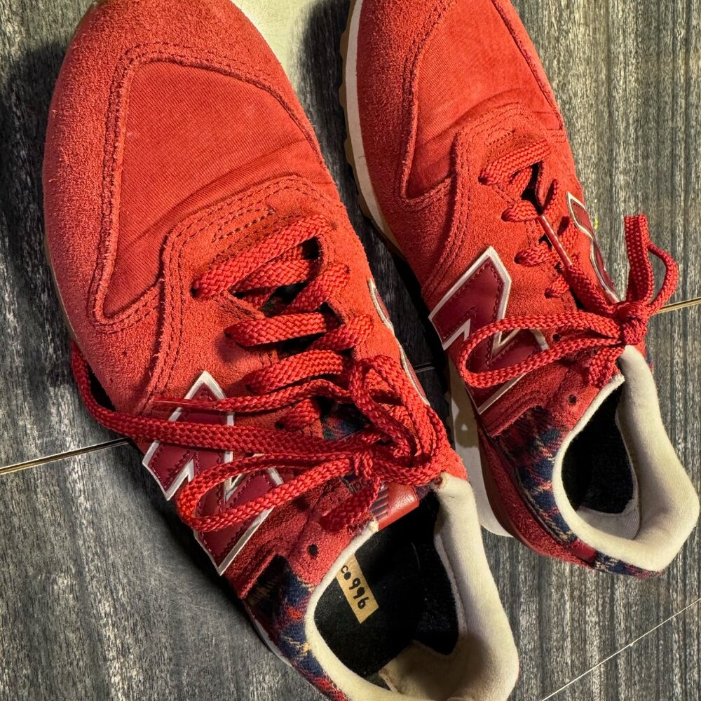 New Balance NB 996 Suede Comfort Sneakers Women's Size 8.5 Medium Red Tartan Pla
